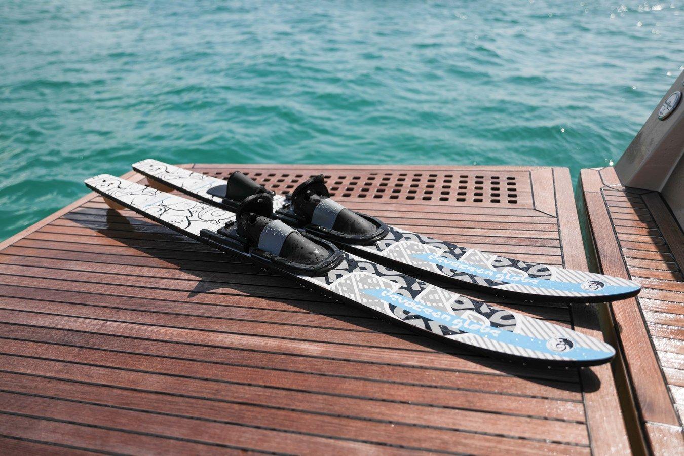 the best price on GOLDFINGER 58 - OVERBLUE