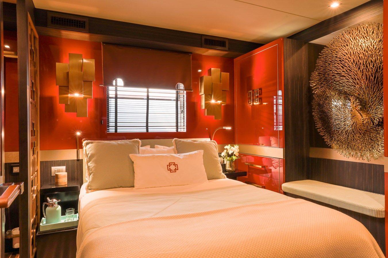 best yacht sales deals GOLDFINGER 58 - OVERBLUE