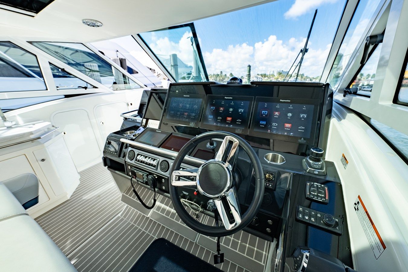 Buy a SOUTHERN OFFICE - Formula Boats at Shestakov Yacht Sales