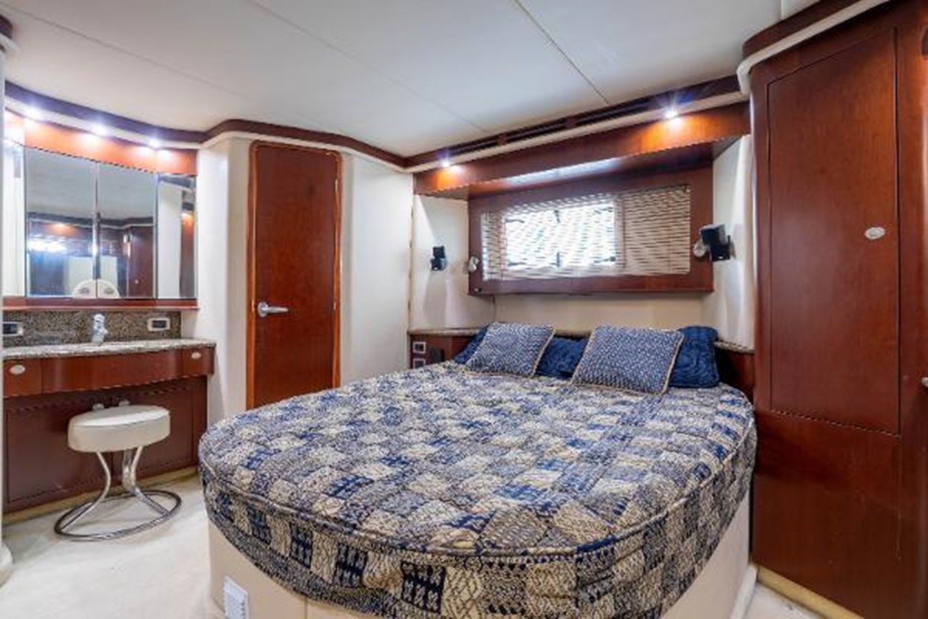 Buy a yacht Happy Hour - SEA RAY