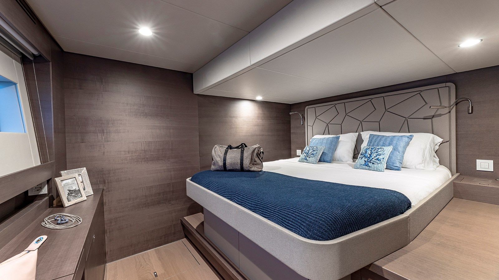 the best price on Silent 62 62 3-Deck