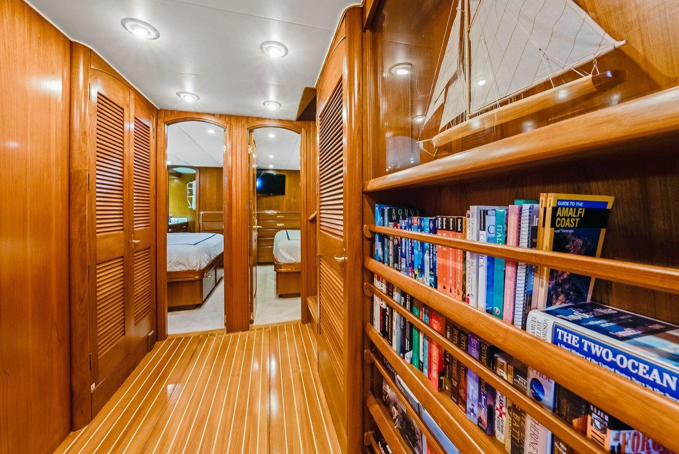 Продажа яхты SERENITY