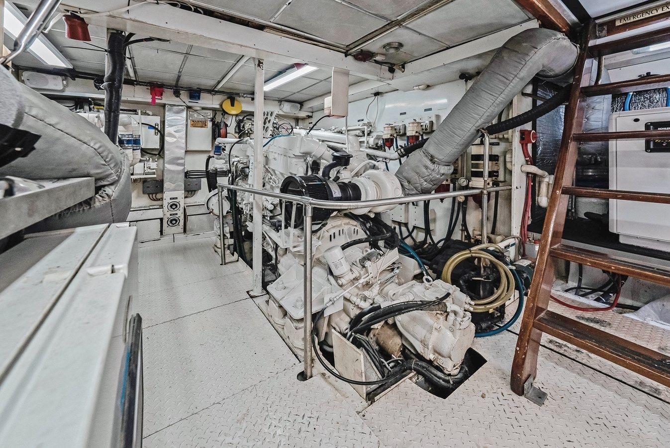 Купить SERENITY - WESTPORT/CHRISTENSEN