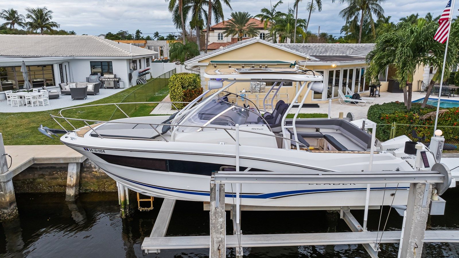 the best price on Jeanneau Leader 9.0 WA 2020