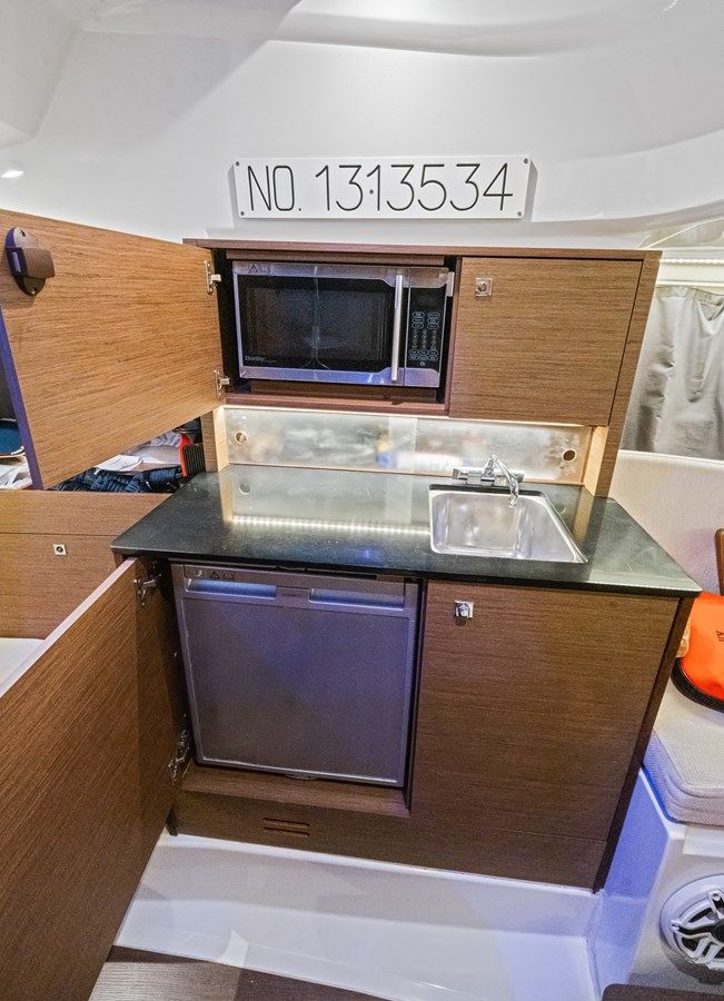 the best price on Jeanneau Leader 9.0 WA