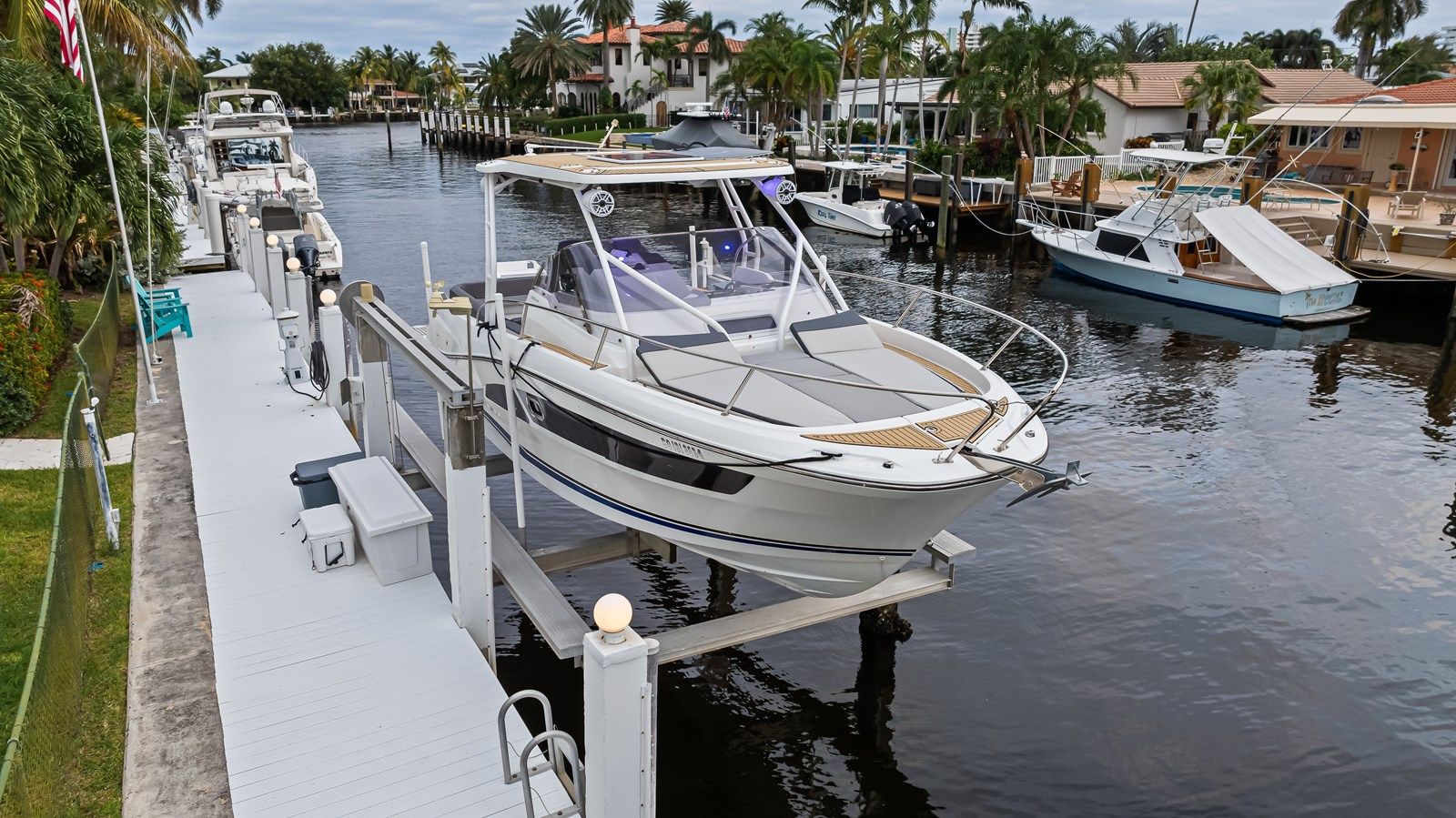 the best price on Jeanneau Leader 9.0 WA