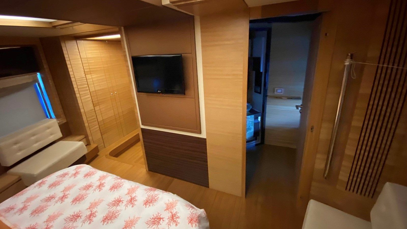 Купить яхту BLACK LEGEND 102 в Shestakov Yacht Sales