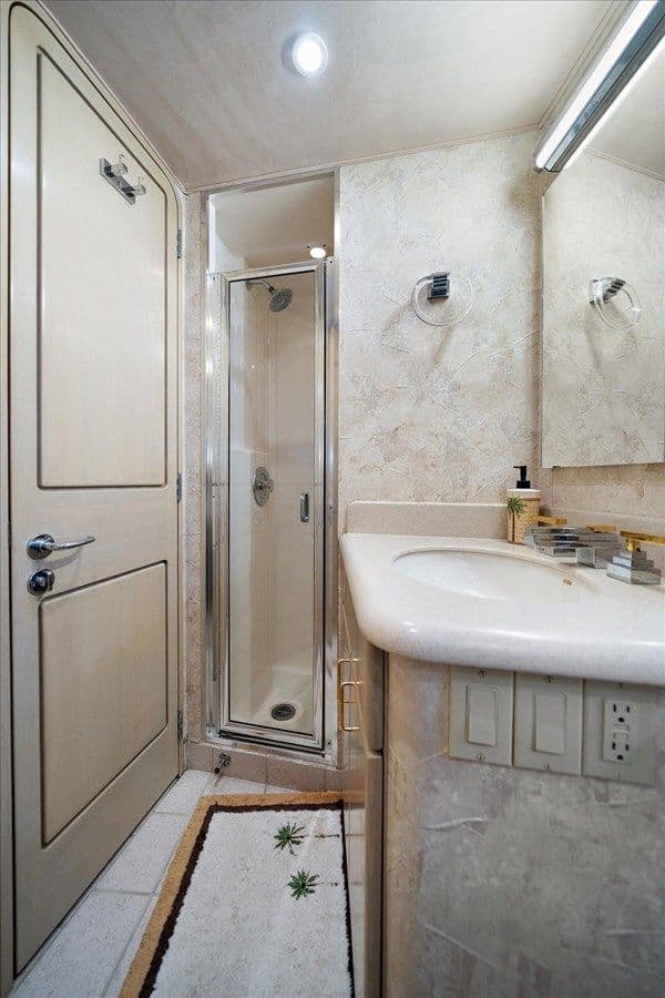 Купить яхту Think B.I.G - WESTPORT в Shestakov Yacht Sales