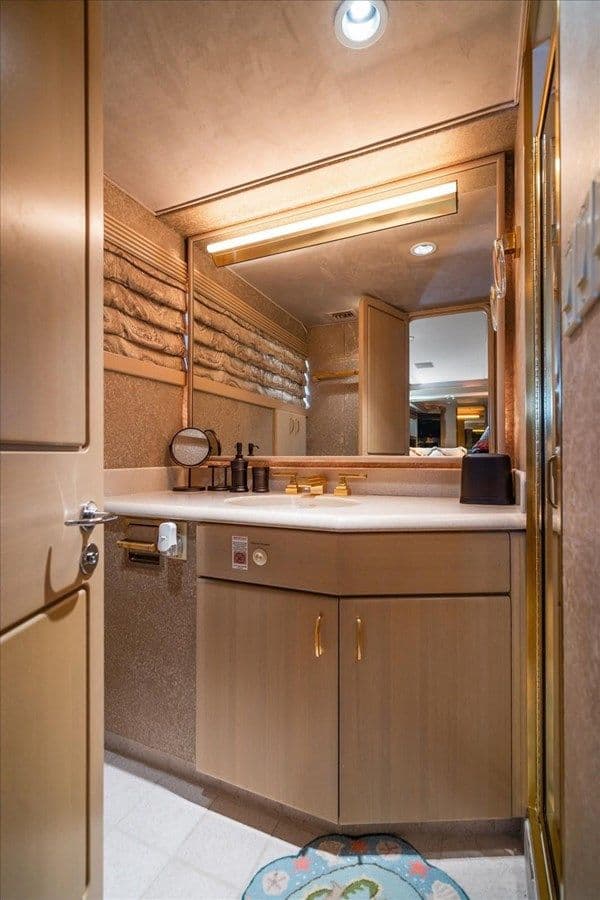 Стоимость яхты Think B.I.G 106 Raised Pilothouse