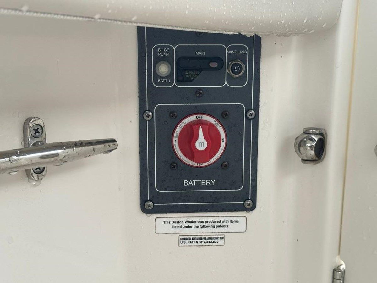 Boston Whaler 230 Vantage - Boston Whaler yacht sale