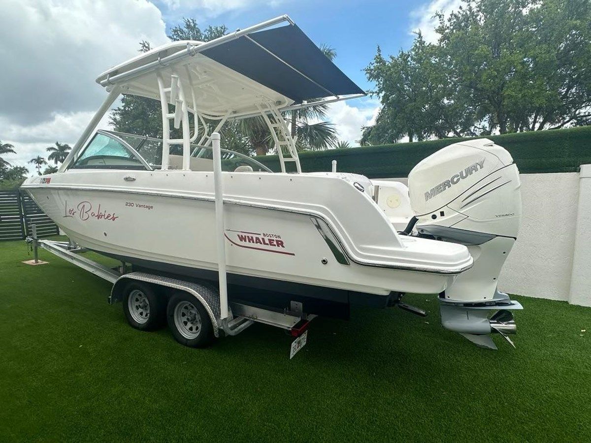 Buy a yacht Boston Whaler 230 Vantage - Boston Whaler