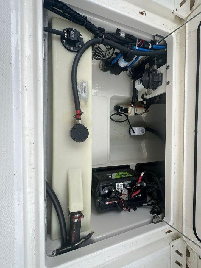 the best price on Boston Whaler 230 Vantage