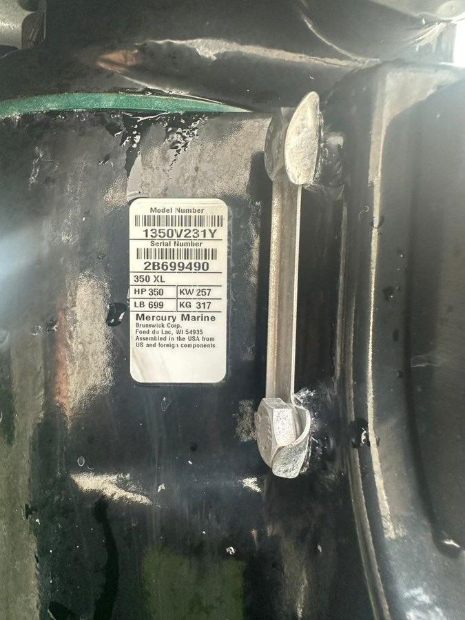 best yacht sales deals Boston Whaler 230 Vantage