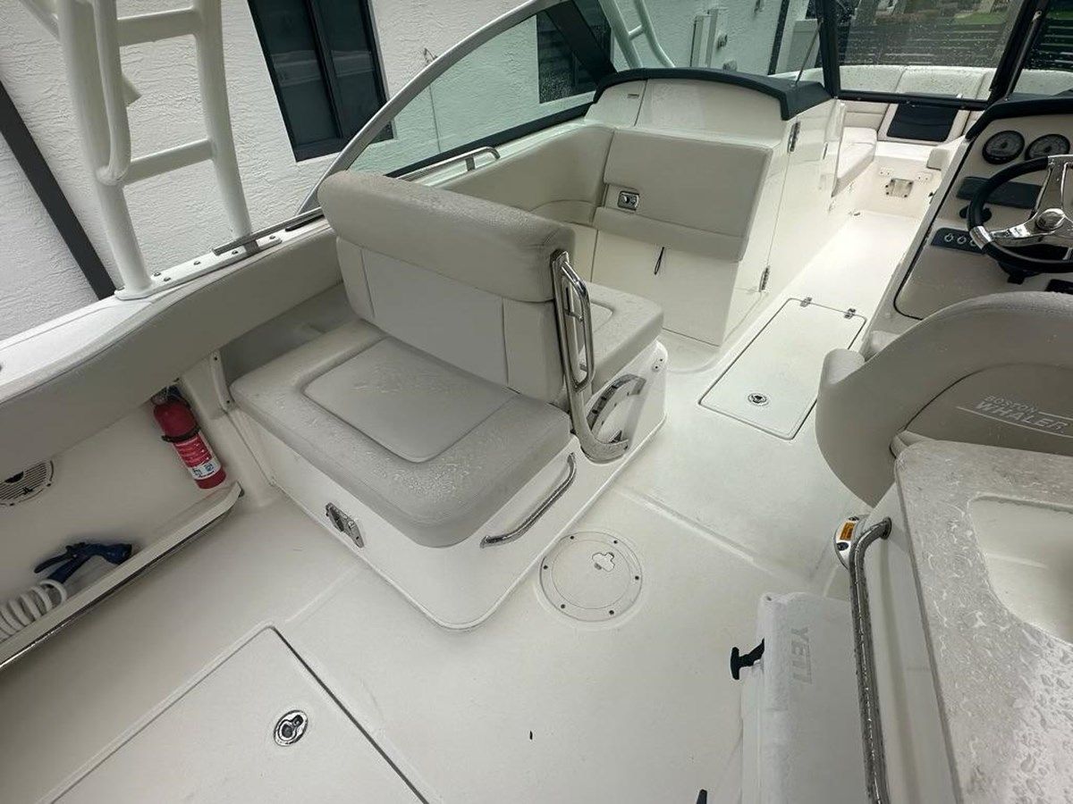 best yacht sales deals Boston Whaler 230 Vantage 2020