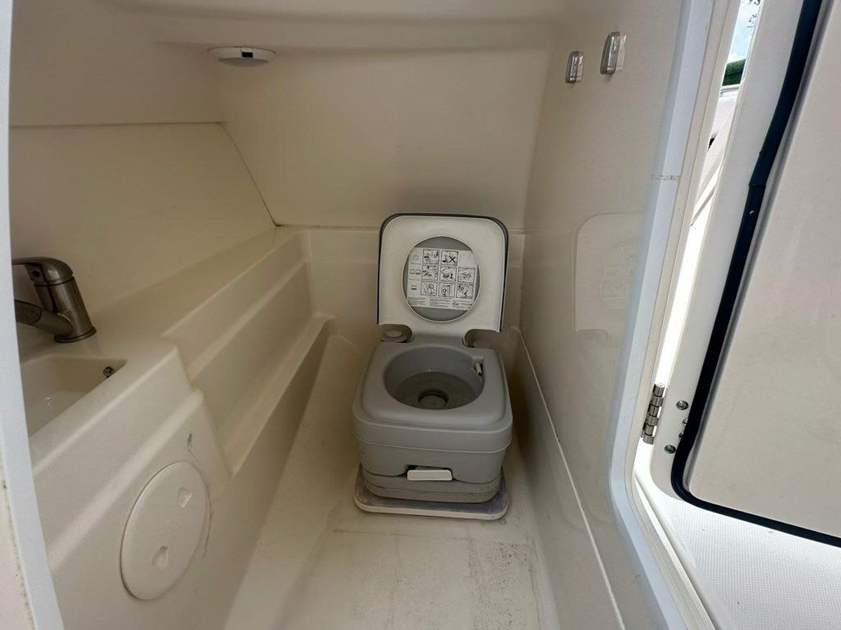 Buy a Boston Whaler 230 Vantage 23 at Shestakov Yacht Sales