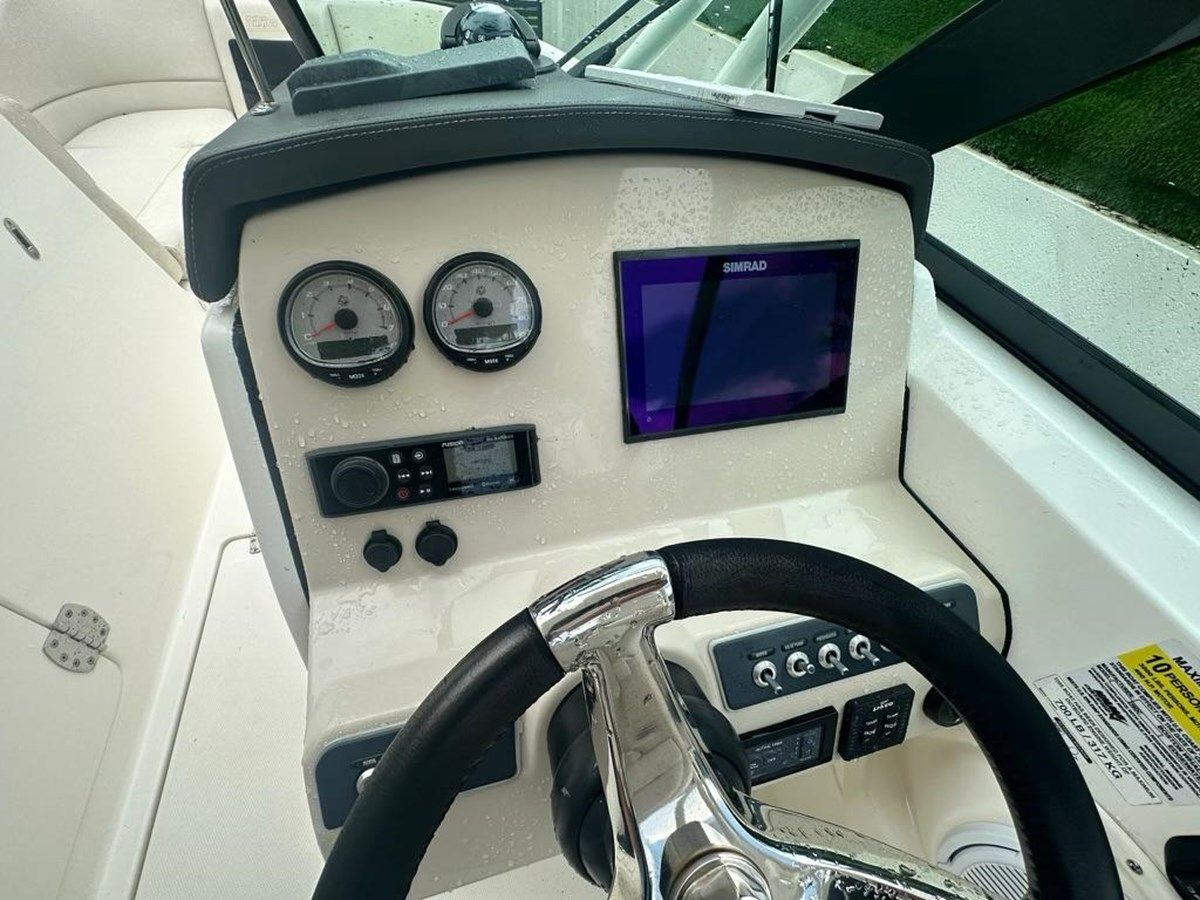 Buy a Boston Whaler 230 Vantage - Boston Whaler at Shestakov Yacht Sales