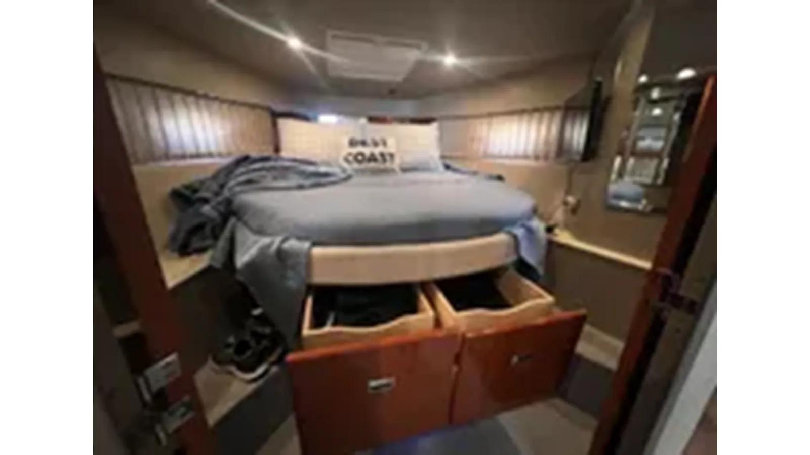 Лучшая цена на 2005 Formula 40 Cruiser - Formula Boats