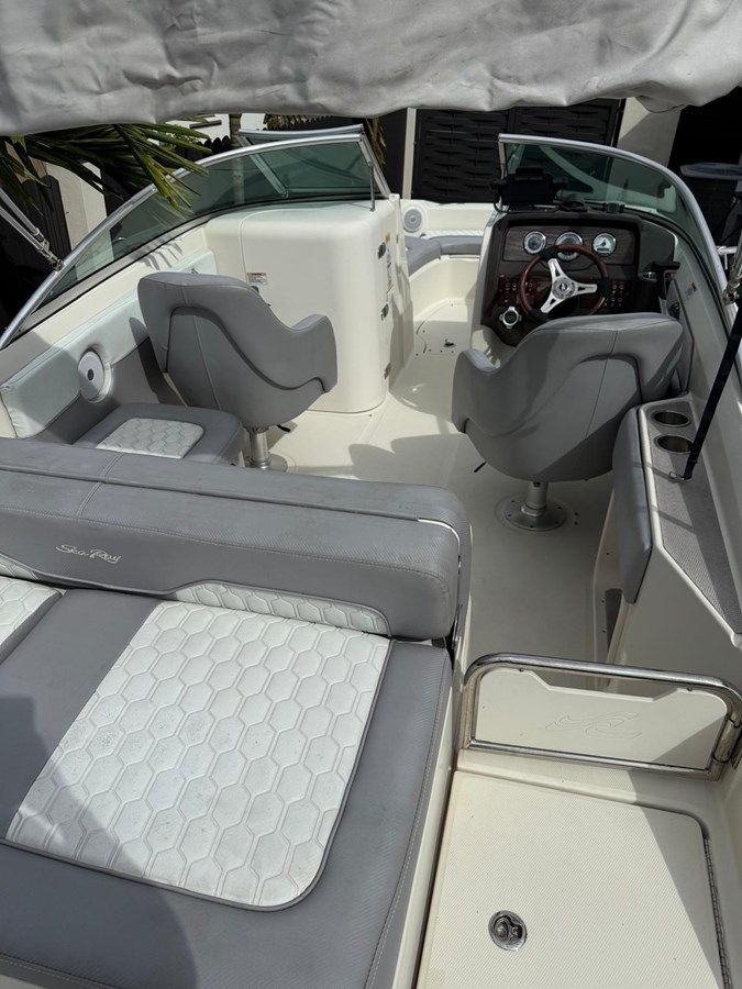 Sea Ray 220 Sundeck 220 Sundeck price