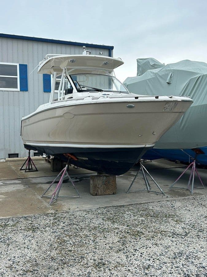 best yacht sales deals 2021 Cutwater 24 Center Walk Around - CUTWATER