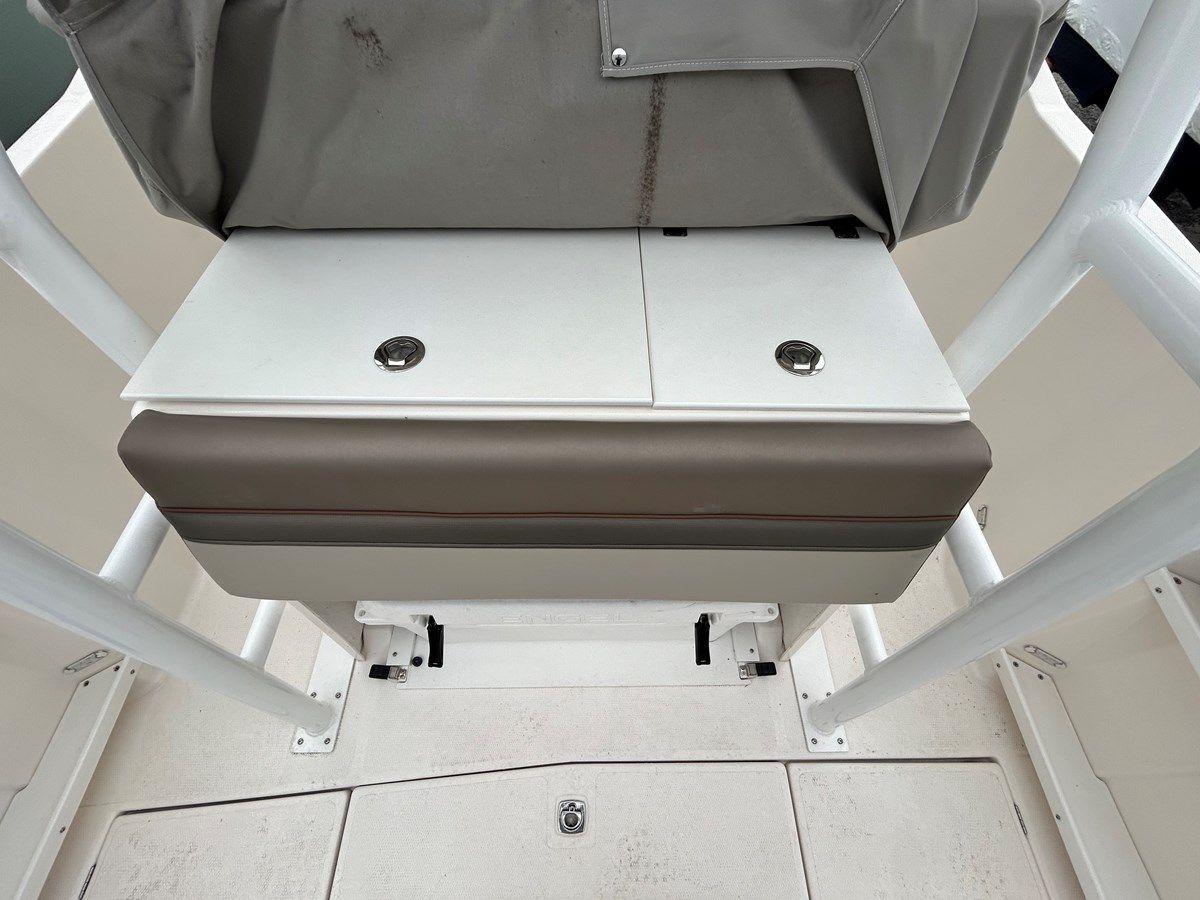 Buy a yacht 2021 Cutwater 24 Center Walk Around 2021