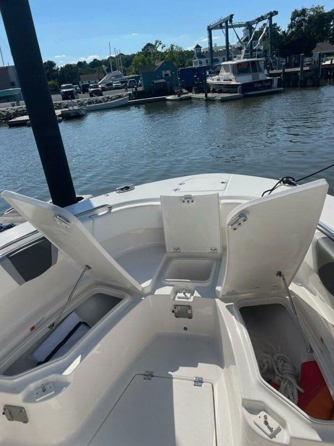 best yacht sales deals 2023 Robalo R270