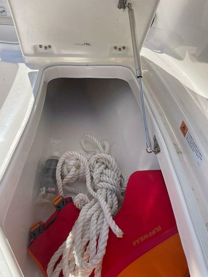 Buy a yacht 2023 Robalo R270 2023