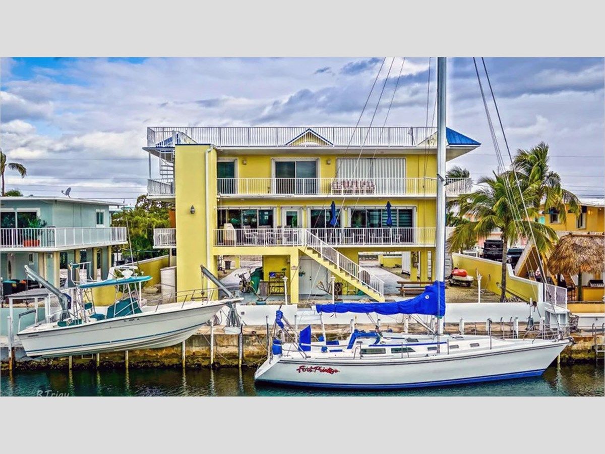 Buy a 42 CATALINA 1990 - Catalina Yachts at Shestakov Yacht Sales