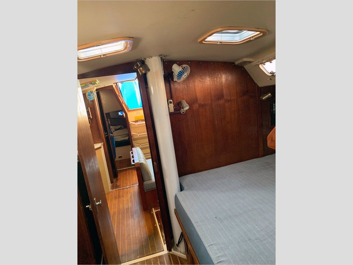 Buy a yacht 42 CATALINA 1990 1990