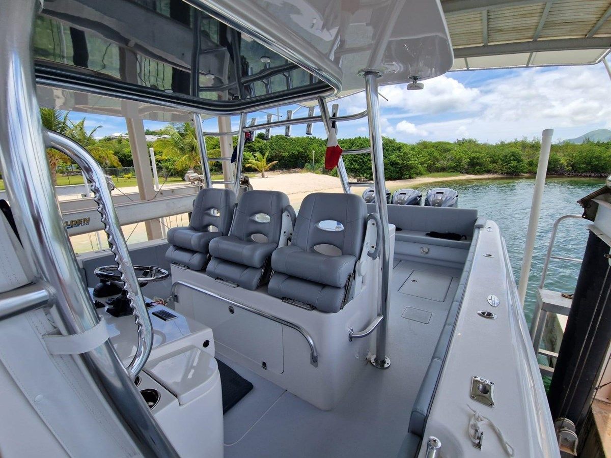 Buy a yacht No Name - Contender Boats
