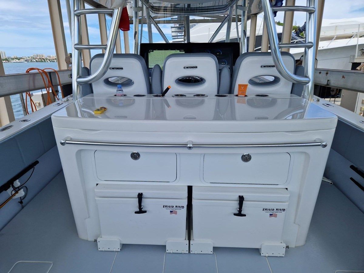 Buy a yacht No Name - Contender Boats