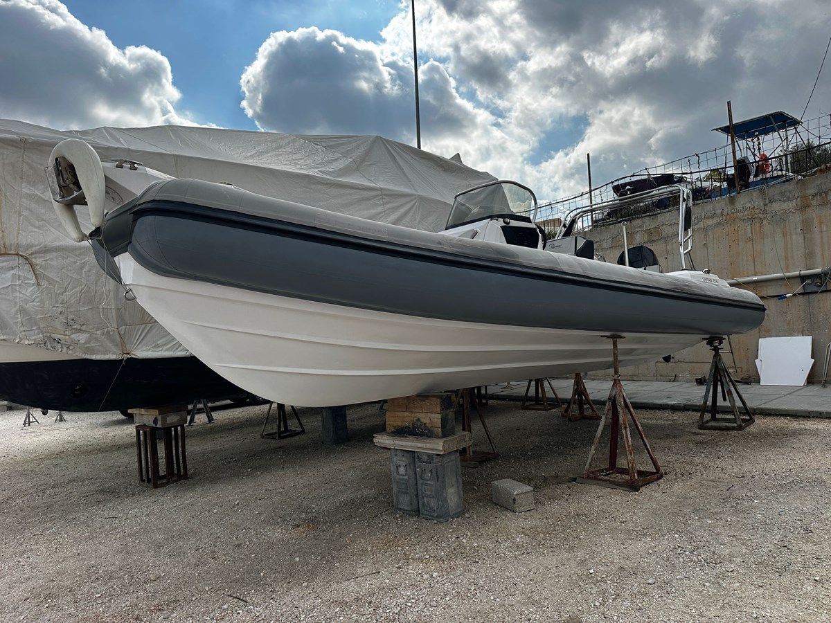 CAPTAIN EYAL CAYMAN 26 price