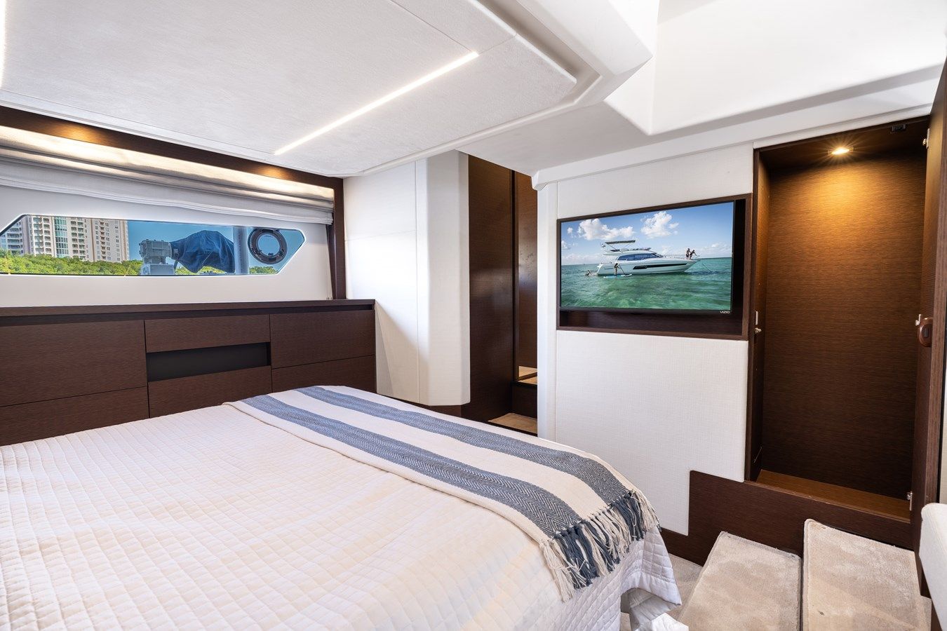 Buy a yacht PATRIOT - PRESTIGE