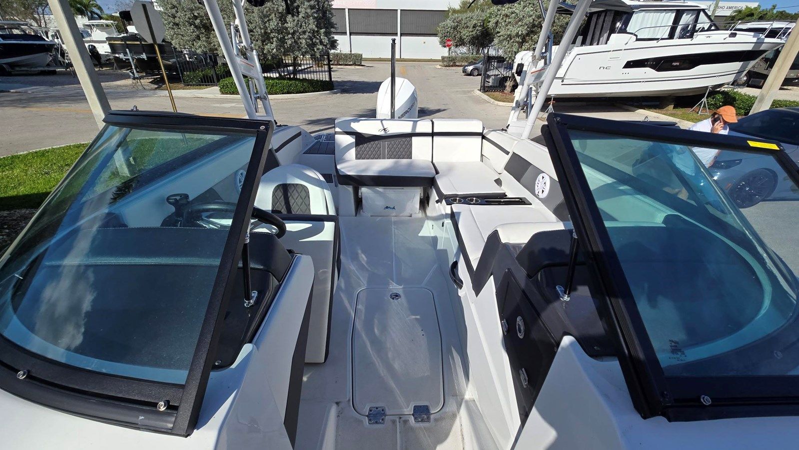 Купить яхту 2023 Monterey M225 2023 в Shestakov Yacht Sales