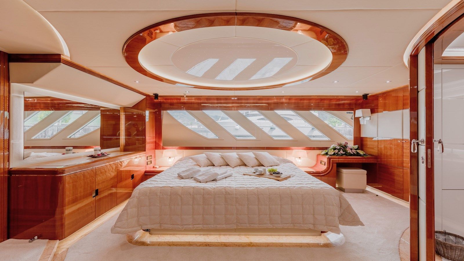 LADY MURA yacht sale