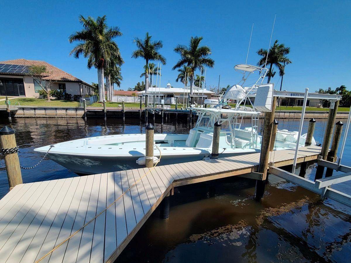 Buy a yacht Game Hunter 390B