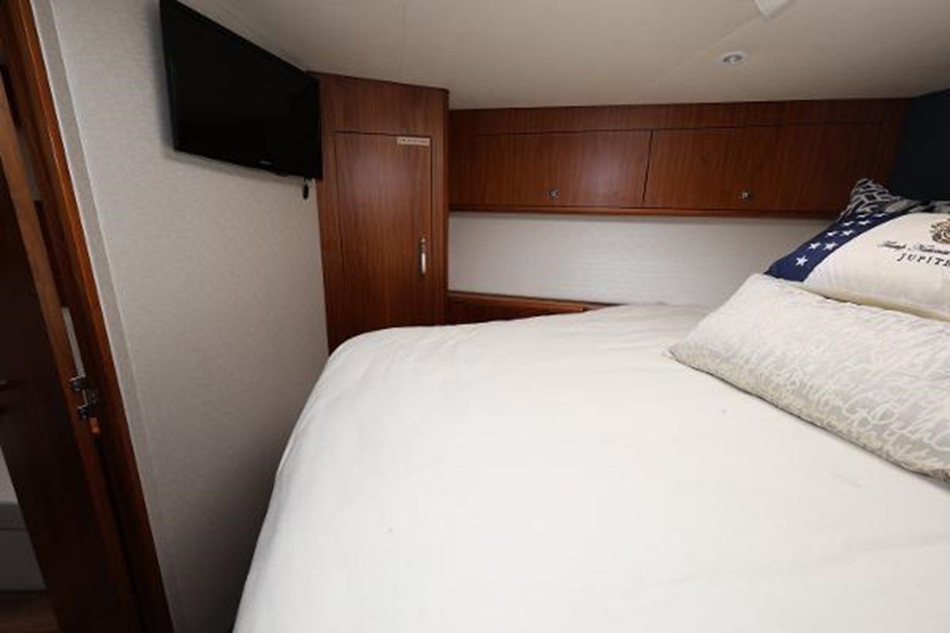 Buy a yacht - - Hatteras