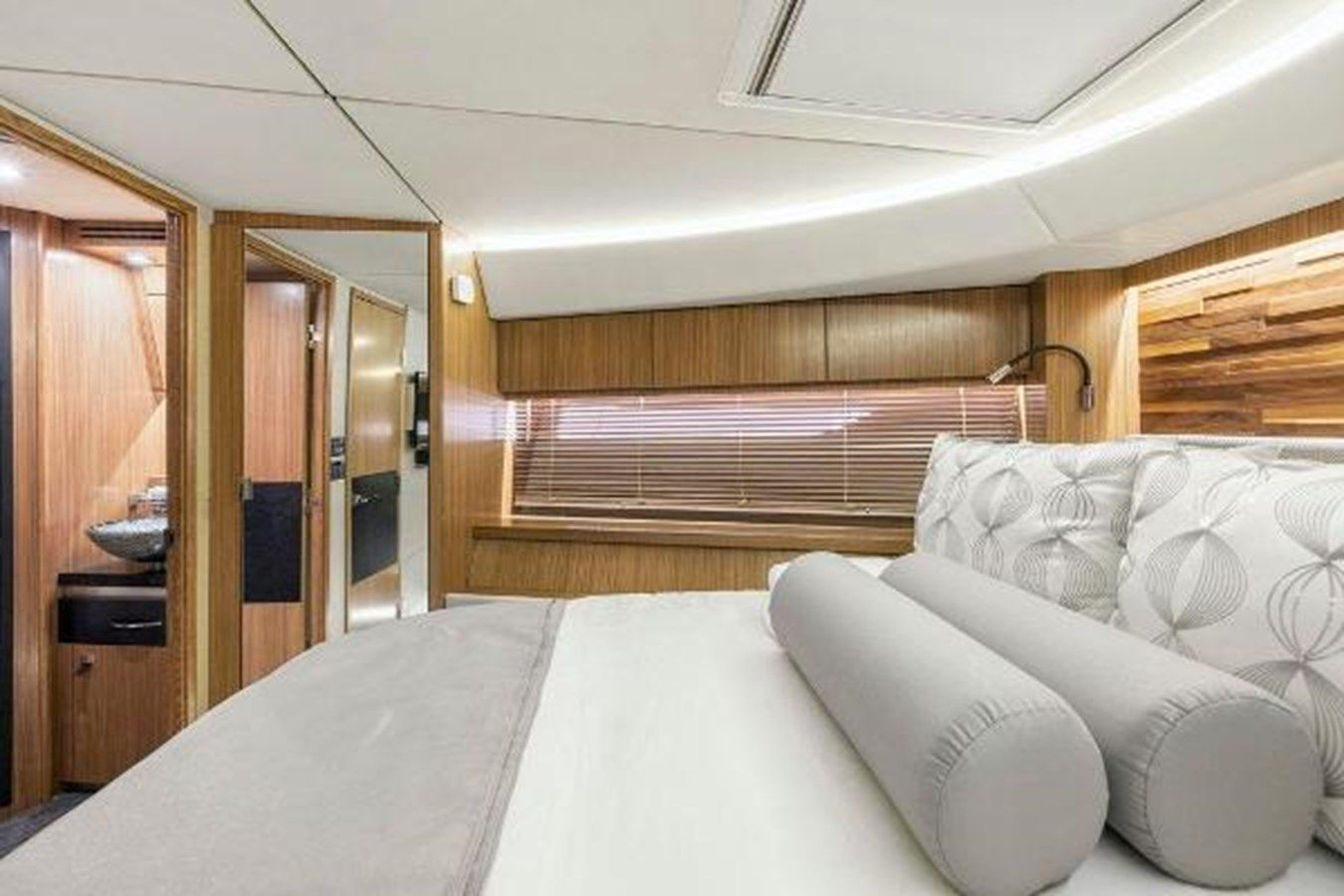 Стоимость яхты Gratitude L590 Fly