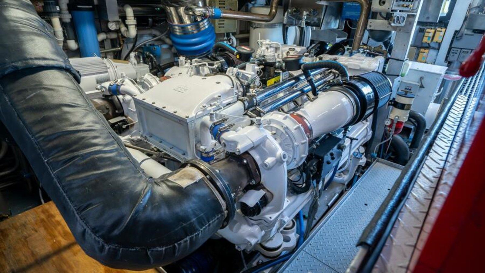 Купить яхту Simaron - BURGER BOAT COMPANY в Shestakov Yacht Sales