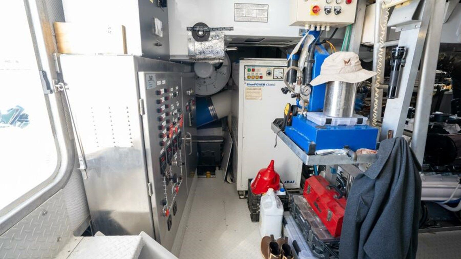 Купить яхту Simaron 85 Deck house в Shestakov Yacht Sales