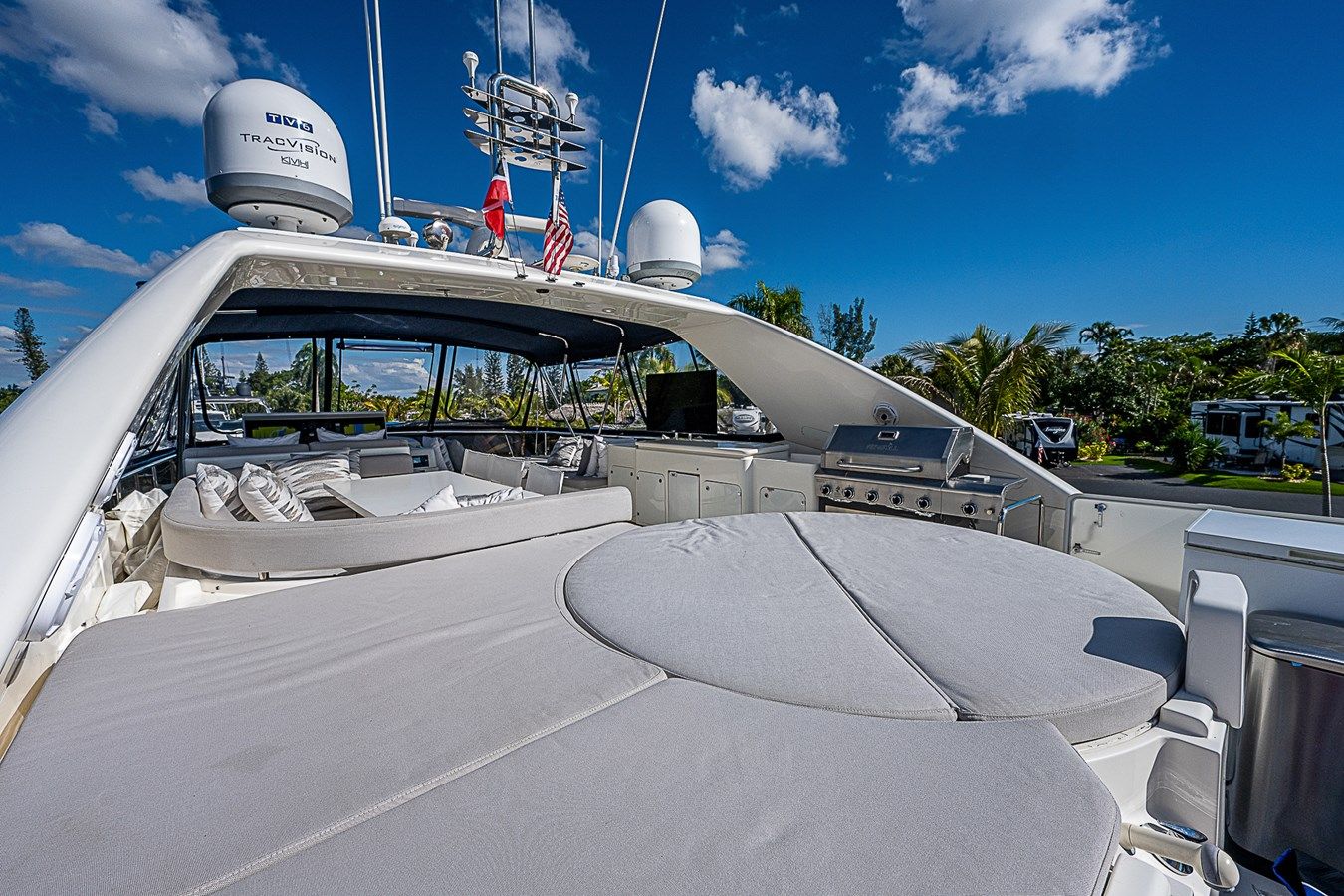 Buy a La Bella Vita 83 at Shestakov Yacht Sales