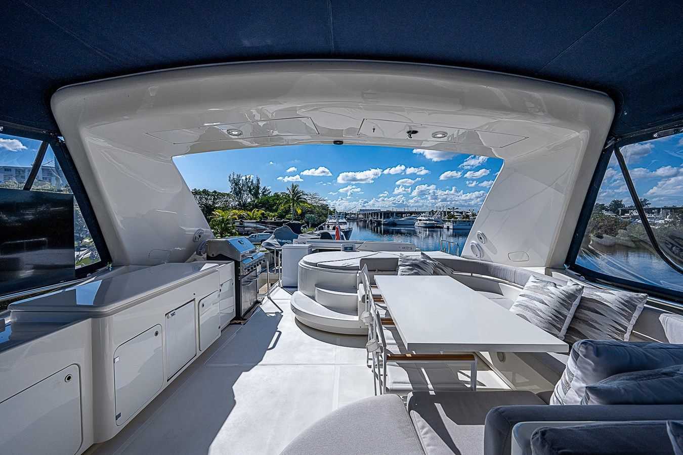 La Bella Vita 830 yacht sale
