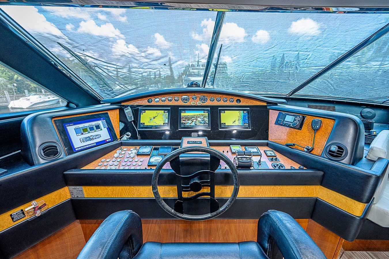 Buy a La Bella Vita 830 at Shestakov Yacht Sales