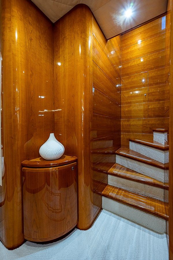 La Bella Vita 830 yacht sale