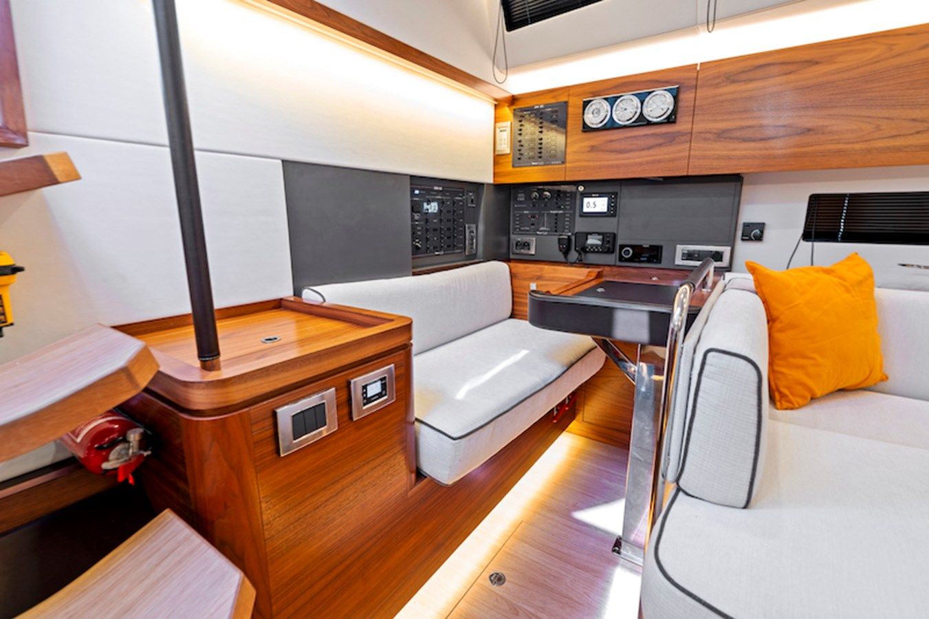 Лучшая цена на 2019 Amel 50 50