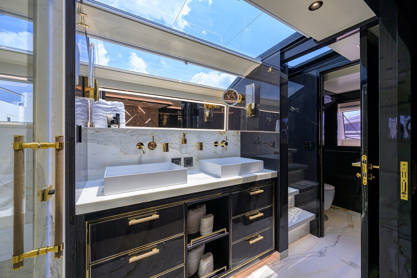 Buy a yacht  Sirena 88