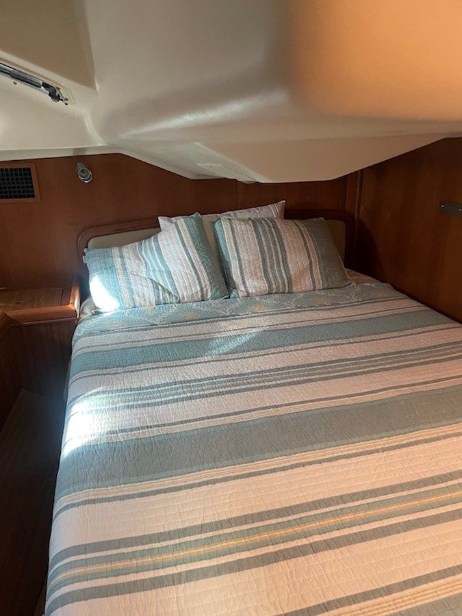 Стоимость яхты 2004 Hunter 44 - HUNTER