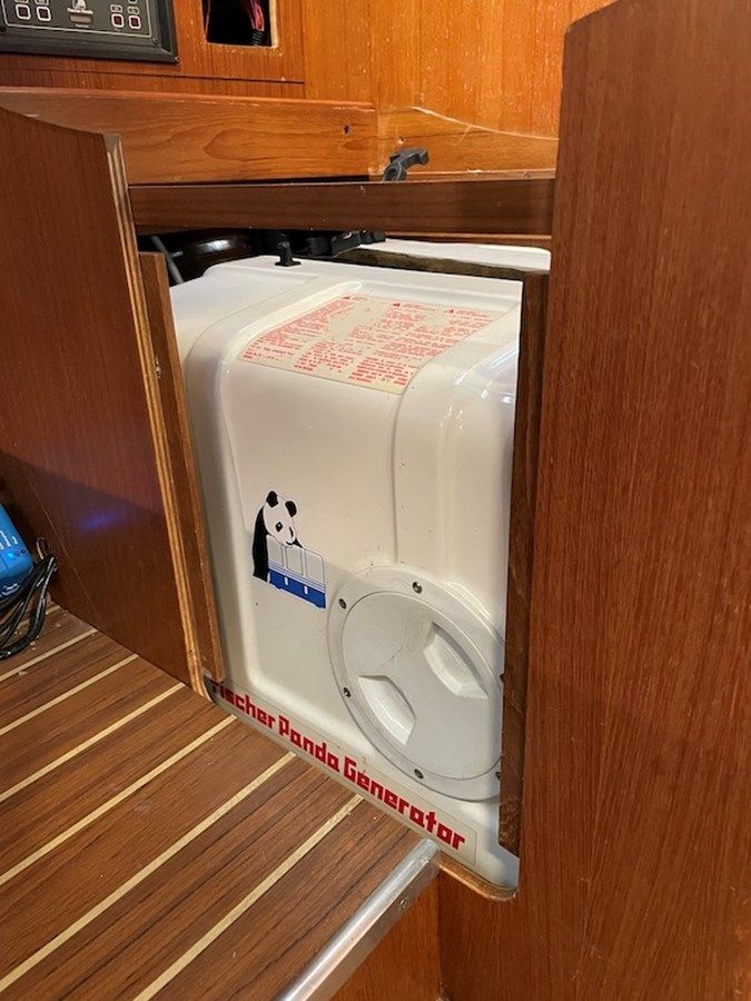 Купить яхту 2004 Hunter 44 44 в Shestakov Yacht Sales