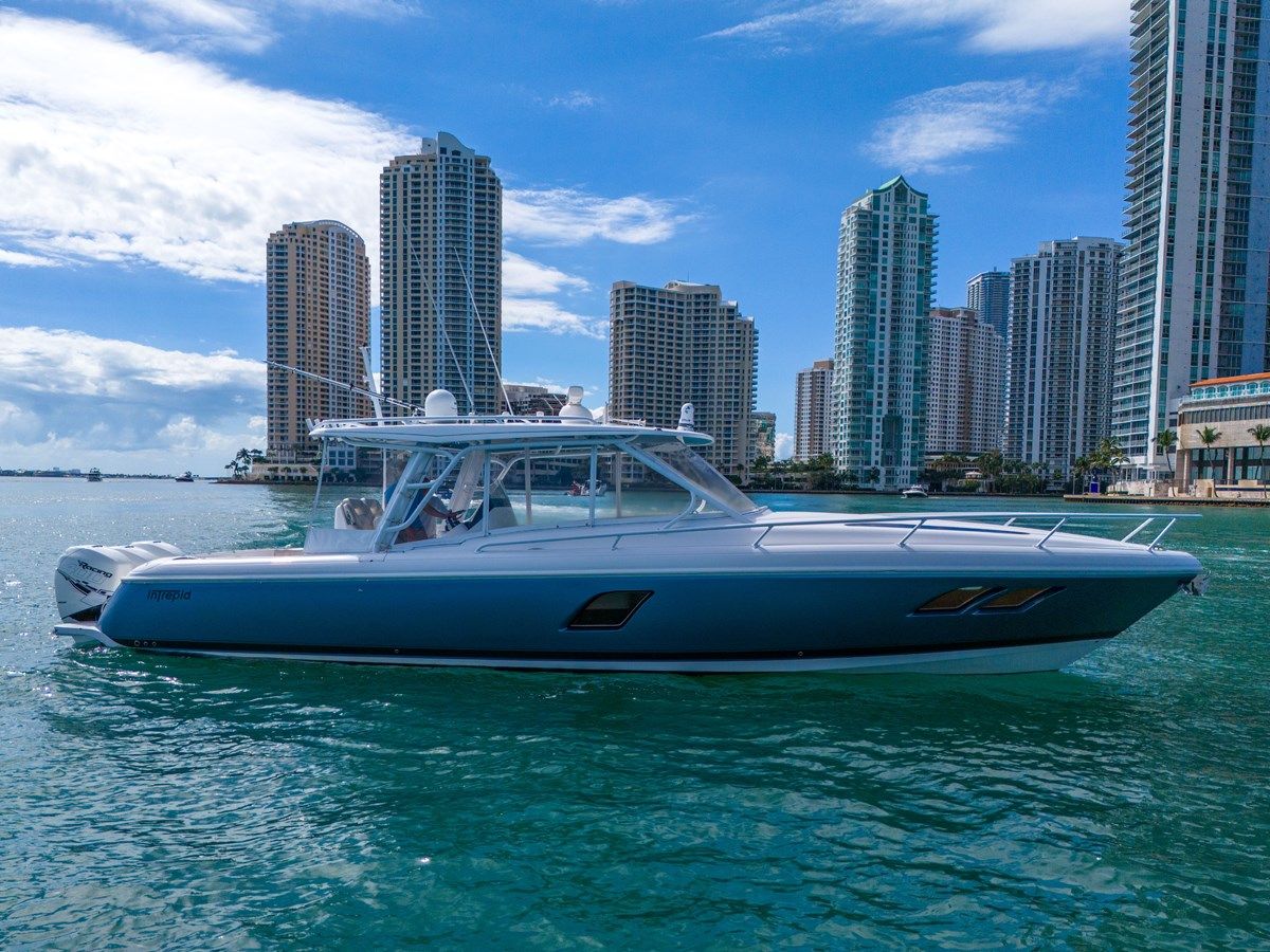 Стоимость яхты Intrepid 407 Cuddy 407 Cuddy