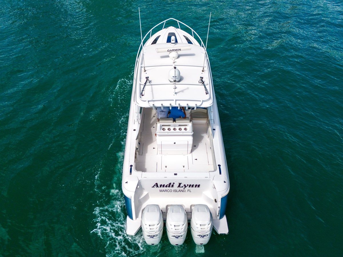 Купить яхту Intrepid 407 Cuddy - Intrepid в Shestakov Yacht Sales