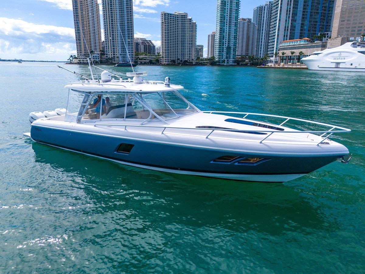 Лучшая цена на Intrepid 407 Cuddy